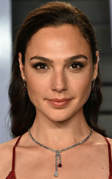 Pin by Carlos Dragao Bagasan on Gal Gadot | Gal gadot, Gal gardot, Gal