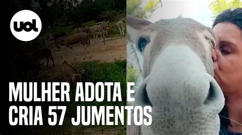 Jumento Comendo A Mulher - Mulher que adotou 57 jumentos faz vídeos brincando com animais: 'Acho ...