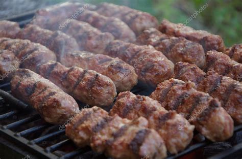 mititei oder mici typisch rumanisches essen stockfoto ciaobucarest