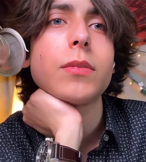 Aidan Gallagher 💌 | Ojos verdes, Famosos, Caras