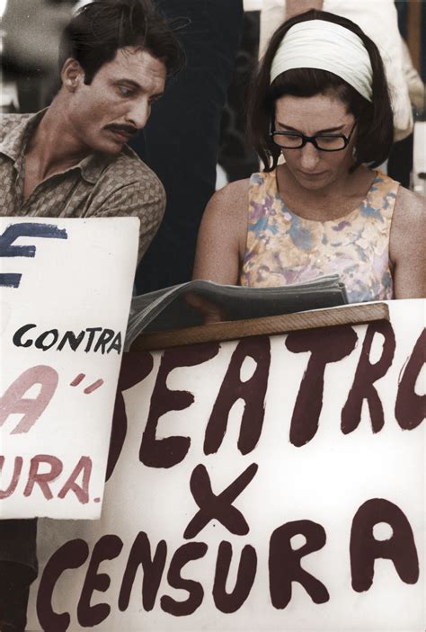 Artistas protestam contra ditadura, 1968, colorizado por mim : r/brasil