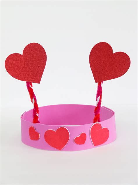 10 Simple and Sweet Preschool Valentine Crafts | Fun365