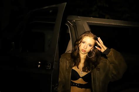 Alt-pop sensation Isabel LaRosa digs into having a crush on “i’m yours