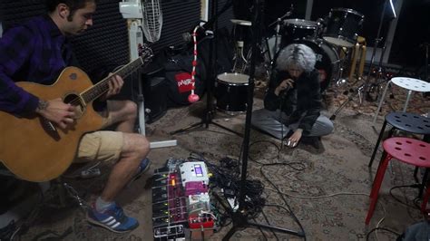 Pompeya - 90 (livelooping cover) - YouTube