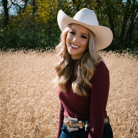 Meet Ashley Ryan – CanvasRebel Magazine