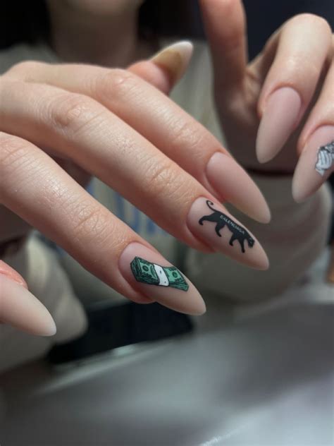 Маникюр, наклейки, balenciaga nails, нюдовые ногти | Стильные ногти ...