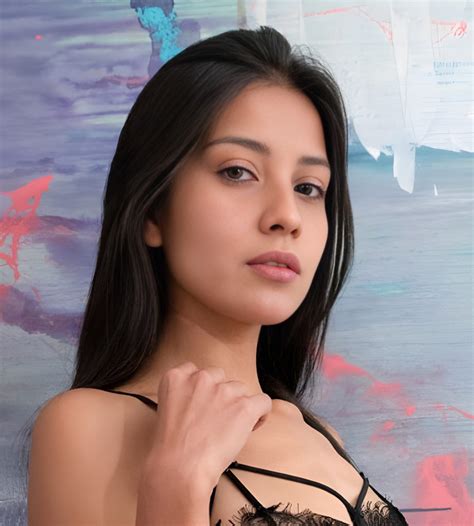 Emily Dark (Influencer) Age, Height, Weight, Wiki, Biography, Husband ...
