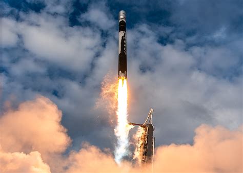 Firefly Aerospace stock is a buy, this analyst says - Cantech Letter