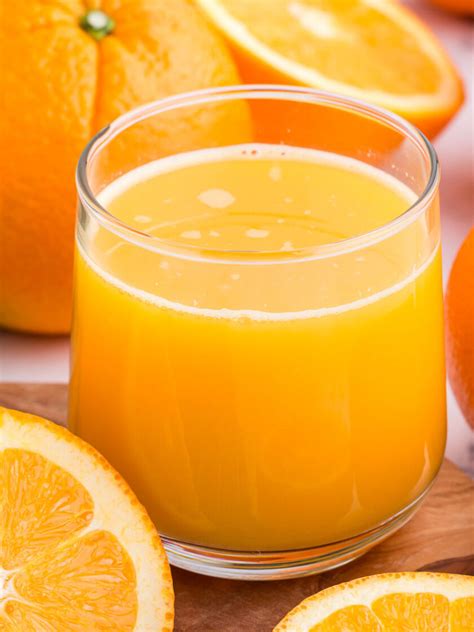 fresh squeezed orange juice   oranges  juicing