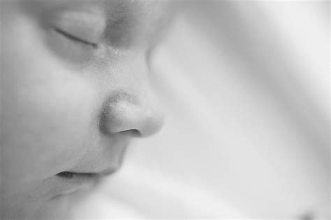 A fine art black and white newborn session – Abby Rose Photo