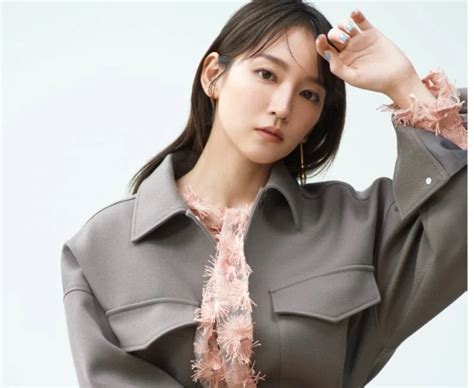 （写真）吉岡里帆、先生役のキュートなオフショが話題「めっちゃ可愛い」「素敵過ぎます」 - エンタメ - ニュース ｜クランクイン！