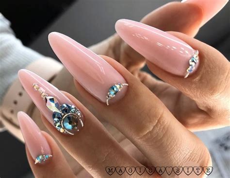маникюр на острые ногти со стразами - uniformcustomize