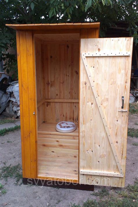 Туалет уличный деревянный фото