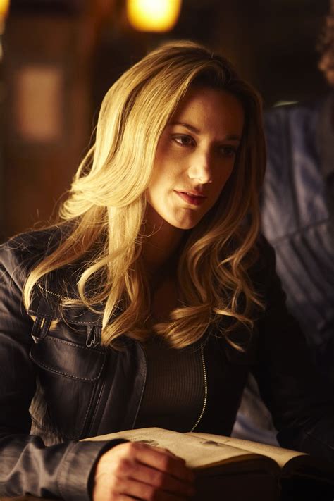 Lost Girl - Season 1 Episode 7 Still | Lost girl, Lost girl bo, Lauren