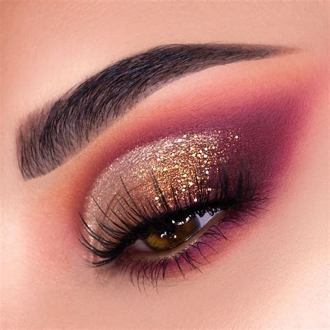 Burgundy eyeshadow | Glitter eye makeup, Burgundy eye makeup, Burgundy