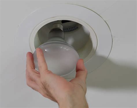 how to change a canister light bulb
