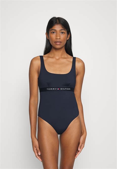 Tommy Hilfiger ONE PIECE - Badeanzug - desert sky/dunkelblau - Zalando.ch