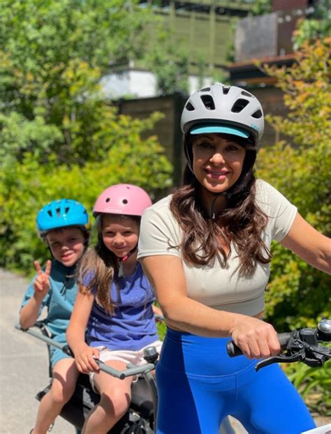 Marie-Claude Savard partage de rares photos avec ses 2 enfants et ils
