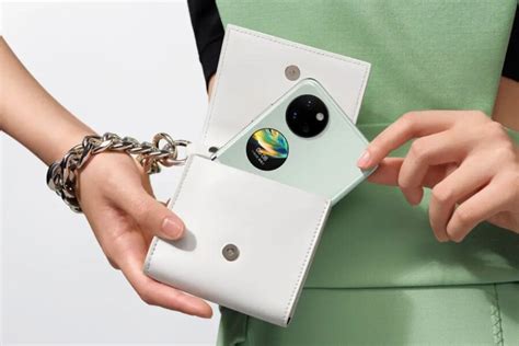 Huawei анонсировала упрощенную версию складного P50 Pocket — Афиша Ташкента