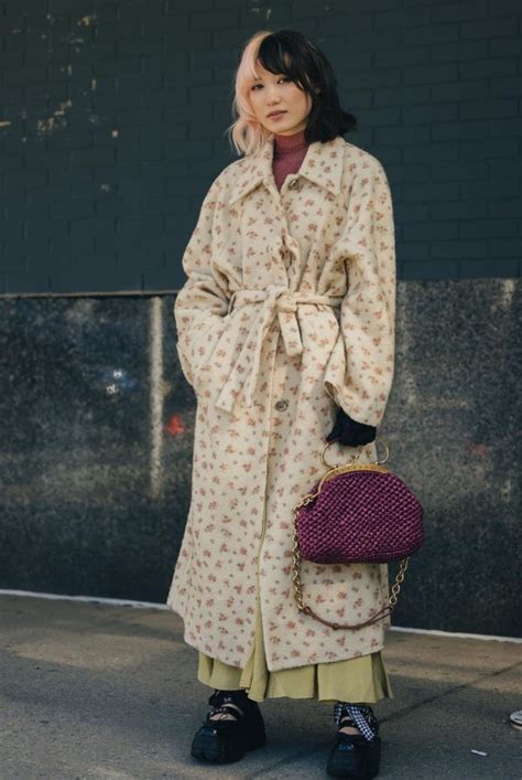 dress   youre attending  upcoming fashion weeks
