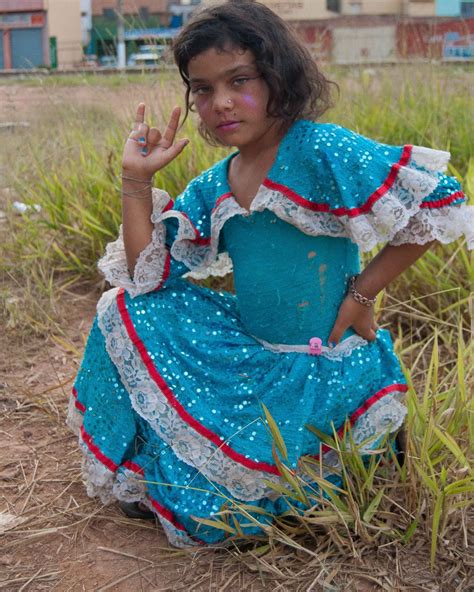 Девушки в цыганских костюмах - 73 фото