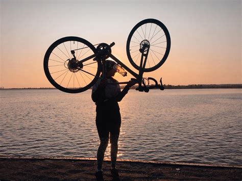 Создать мем "человек на велосипеде с поднятыми руками, bike, человек ...
