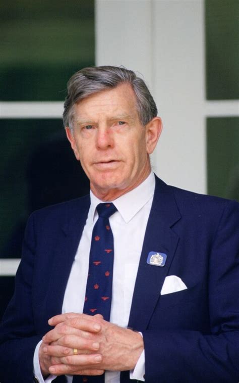 sir kenneth scott deputy private secretary   queen obituary