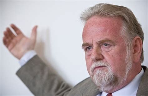 MP Osuský explains to police the slap to Vasky - spectator.sme.sk