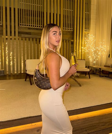 Emily Ray | Double the trouble 😈 @autumnren | Instagram