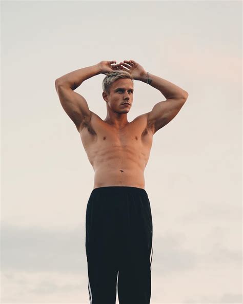 Hendrik Giesler – Shirtless Celebs