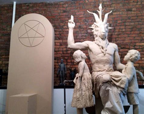Monumento a Baphomet | Statues