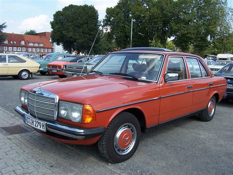 Mercedes-Benz 200 - Information and photos - MOMENTcar
