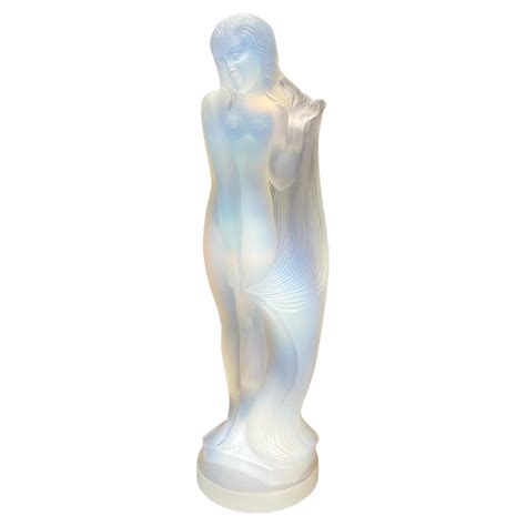 Glass sculpture representing a naked woman posing in the French Art