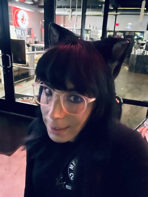 Meow all alone after wrk. Meow 😸 | Scrolller