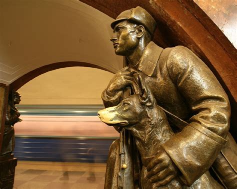 Станция метро «Площадь Революции»