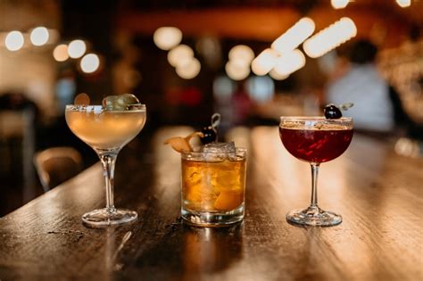 Cocktail Recipes: Collins, Balloon, and More