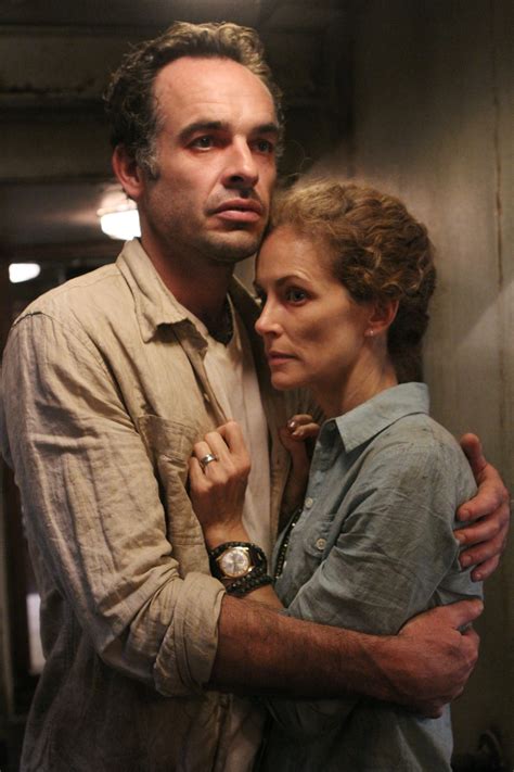 Foto de Paul Blackthorne - The River : Foto Leslie Hope, Paul