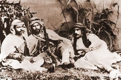 Араби помагат на български заточеници