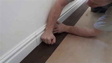 Установка плинтуса из пластика и МДФ: главные секреты - ДомЭксперт