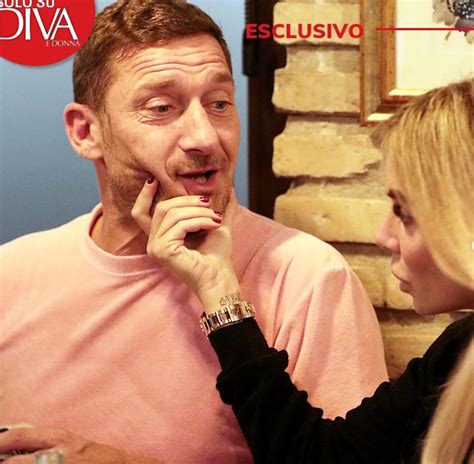 Francesco Totti e Noemi Bocchi come non si erano mai visti: baci e ...