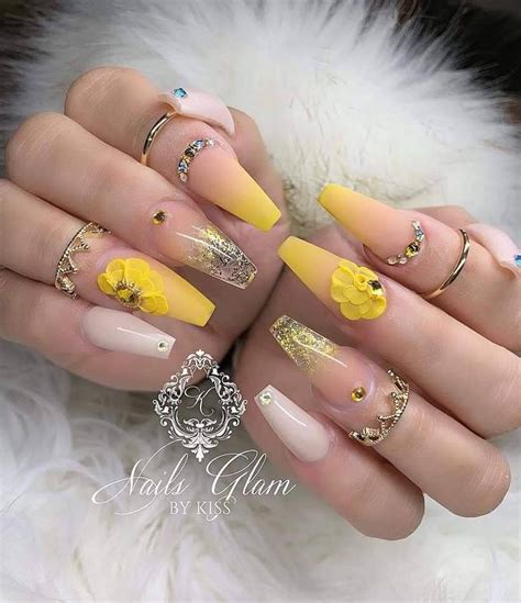 Uñas Acrilicas Amarillas Con Blanco | Moda y Estilo