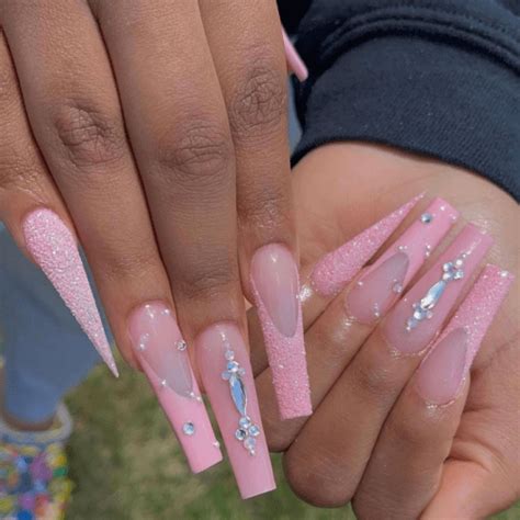 30 Gorgeous Graduation Nails To Wear On Your Big Day - The Beauty Pursuit