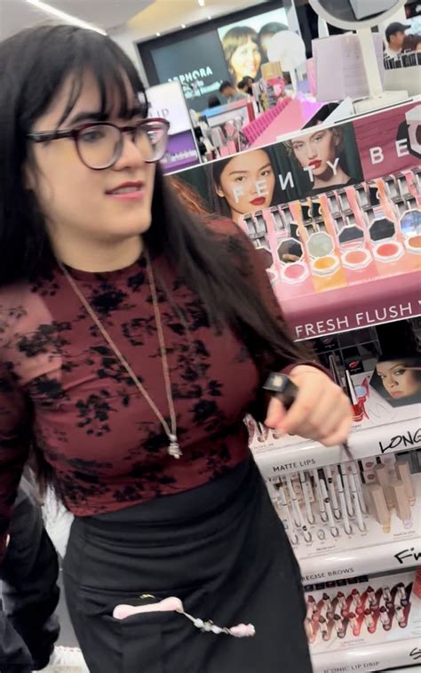 Thick Gothic Girl in Sephora - ass - Forum