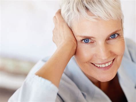 Pelo con canas » Tips para el cuidado y peinado | NIVEA