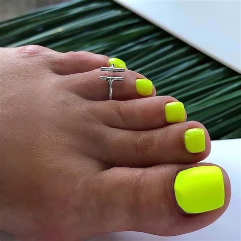 Neon Green Toenails