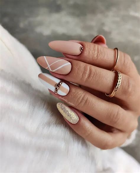 35+ Fall Nail Art: Exquisite Autumn Designs - Emerlyn Closet