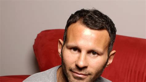 Ryan Giggs accused of affair with brother’s wife - Celebrity News ...