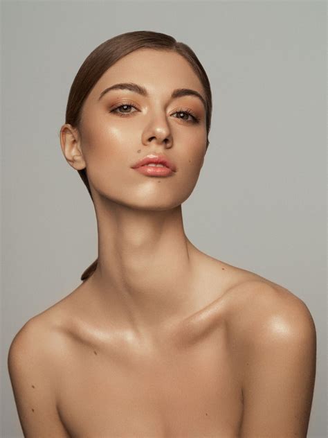 Models Woman – We Twin