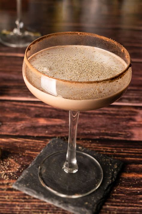 Brandy Alexander (Classic Cocktail Recipe) - Insanely Good