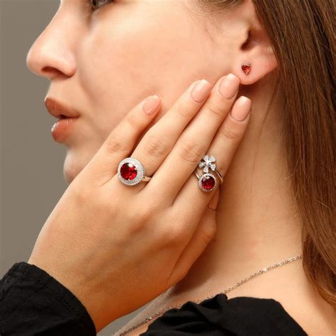 Сребърен пръстен с червен камък "Роял" - Silenti Jewelry